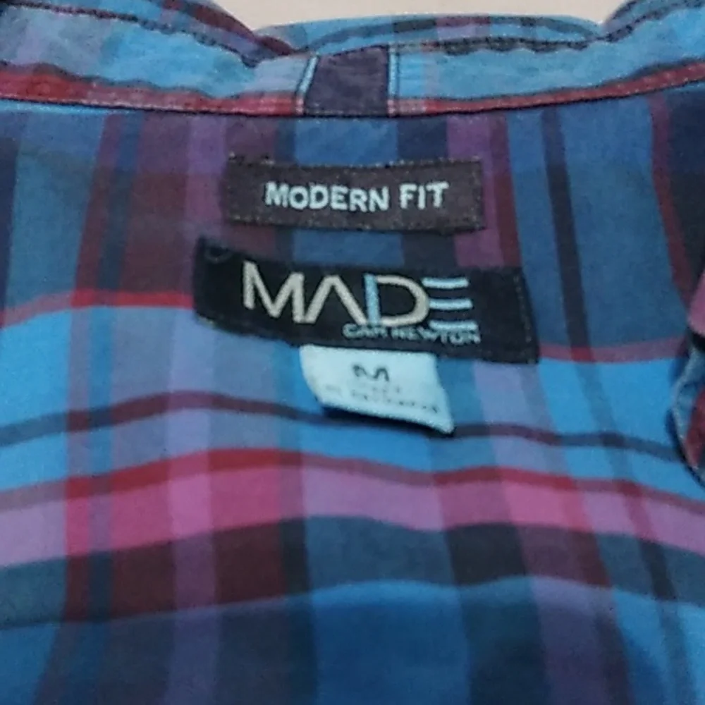 Button down - Picture 2 of 2